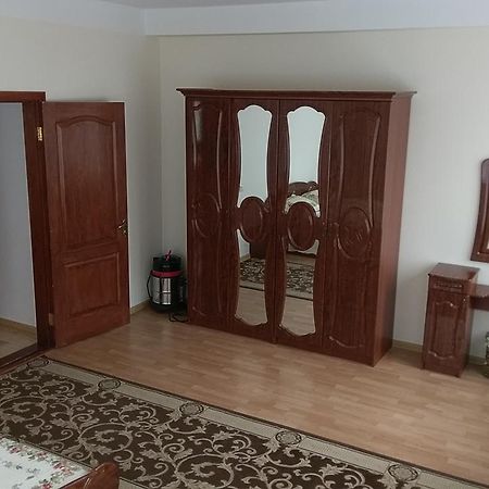 Sviatoshyn Aparthotel Kiev Bagian luar foto